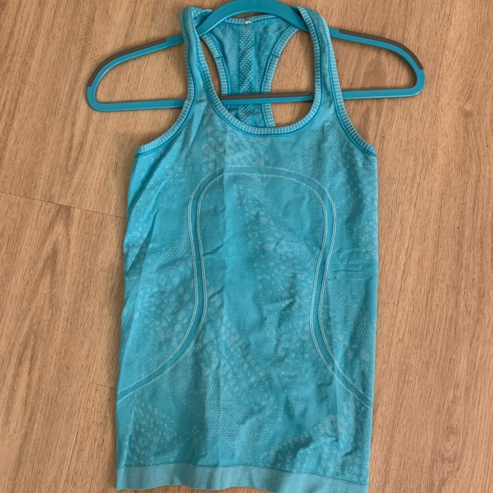 Lululemon exercise tank